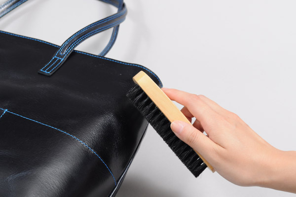 革バッグ・財布のお手入れ方法