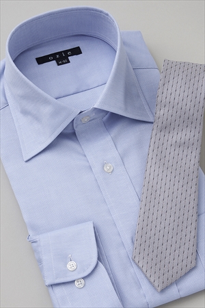 ブルーシャツ+グレー系ネクタイ・クールな印象