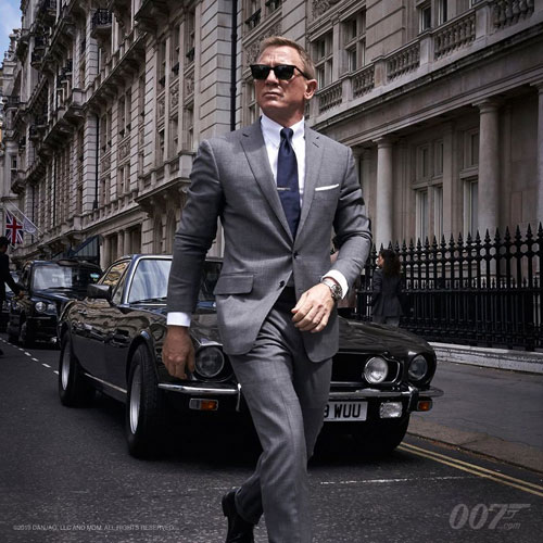 タブカラーシャツ・007ダニエル・クレイグが着四しているのはタブカラーシャツ