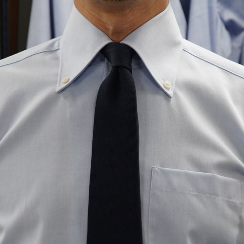 ozie|オジエ　イタリアンカラーのボタンアリ　ネクタイ着用時