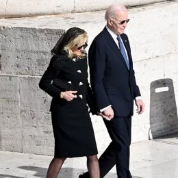 ozie|オジエ　ローマ教皇の葬儀での元バイデン大統領のドレスコード