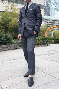 ozie|オジエ　からみ織り・ホリゾンタカラー・ダブルカフス+ブルーグレーのシングル2つボタンジャケット