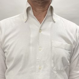 ozie|オジエ　からみ織シャツ+ベージュの下着着用の透け感1