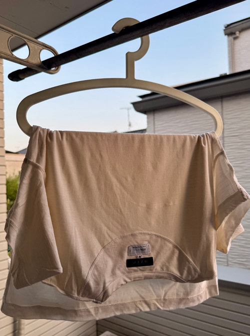 ozie|オジエ　Tシャツを半分に折って干す方法2