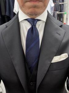 ozie|オジエ　ホリゾンタルカラーはネクタイの結び目が美しく見える