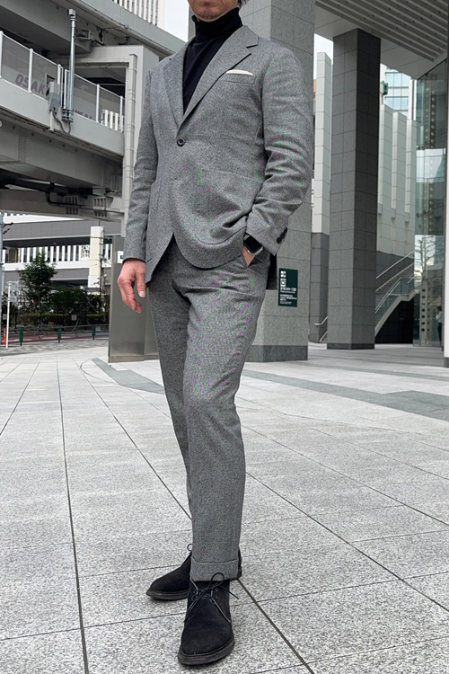 ozie|オジエ　セットアップのカジュアルスーツｘタートルネックコーディネート例3