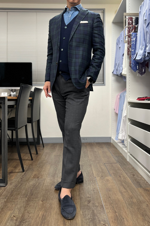 ozie|オジエ　ジャケット+シャツにノーネクタイでカーディガンのコーディネート例2