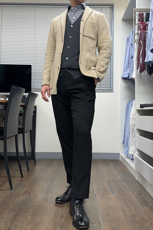 ozie|オジエ　ジャケット+シャツにノーネクタイでカーディガンのコーディネート例3