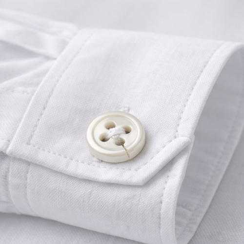 ozie|オジエ　袖口のボタンが割れているワイシャツ