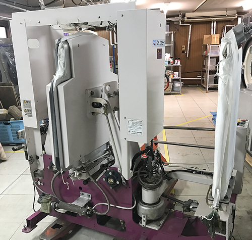 ozie|オジエ　袖口のボタンが割れているワイシャツ