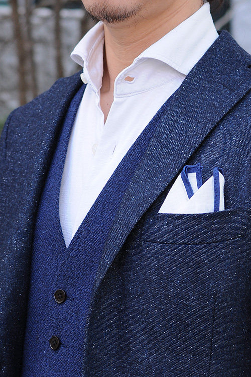 ozie|オジエ 襟の開きがほぼ水平に近いデザインのホリゾンタルカラー