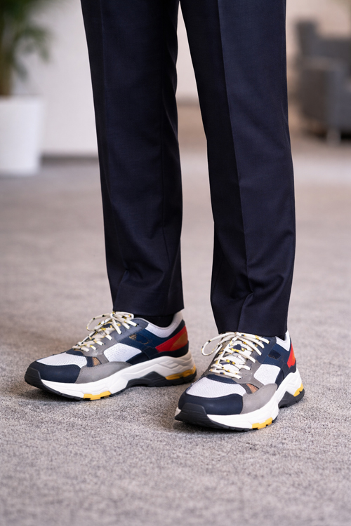 ozie|オジエ　靴がカジュアルすぎるNG